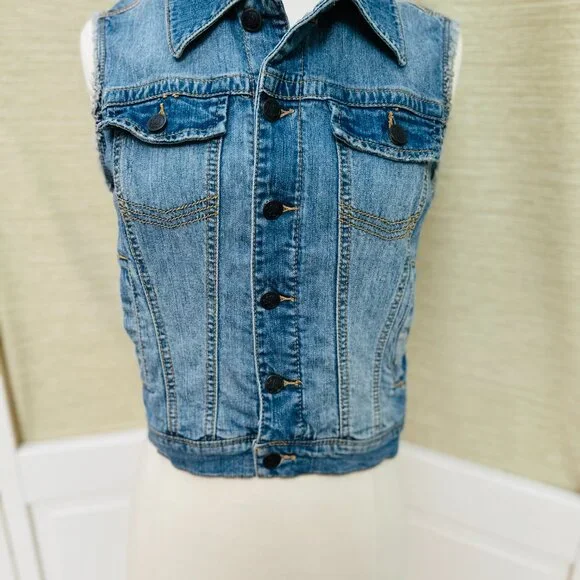 American Rag Jean Vest Medium Wash Frayed Arms Denim Vest Western - Picture 2 of 5
